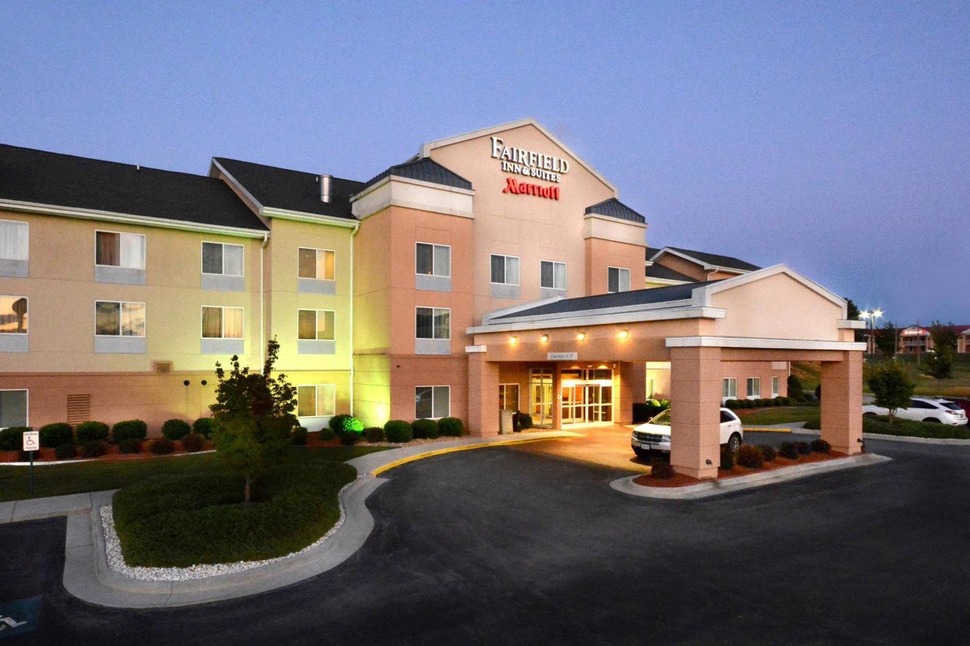 Fairfield Inn & Suites Wytheville Bagian luar foto